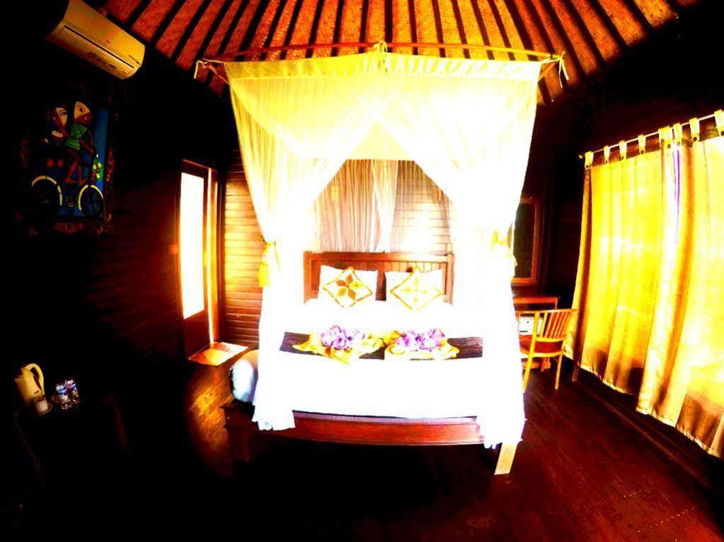 Sunrise Ocean Hut'S Lembongan Hotel Exterior photo